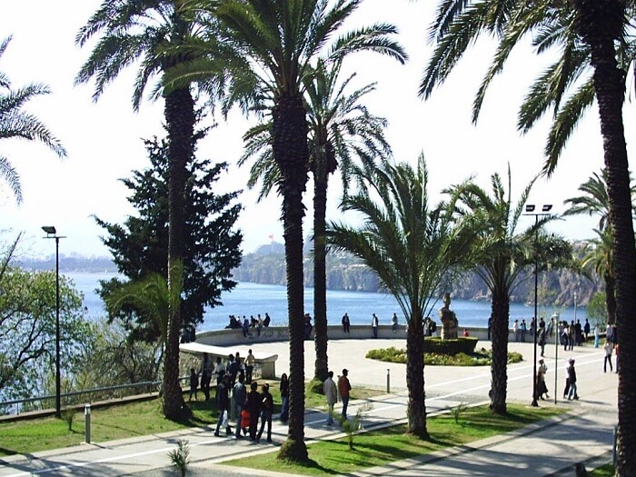 Парк Караалиоглу был основан на площади около 7000 квадратных метров