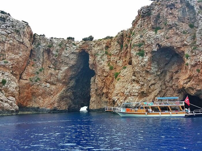 Пещера любви на Острове Сулуада