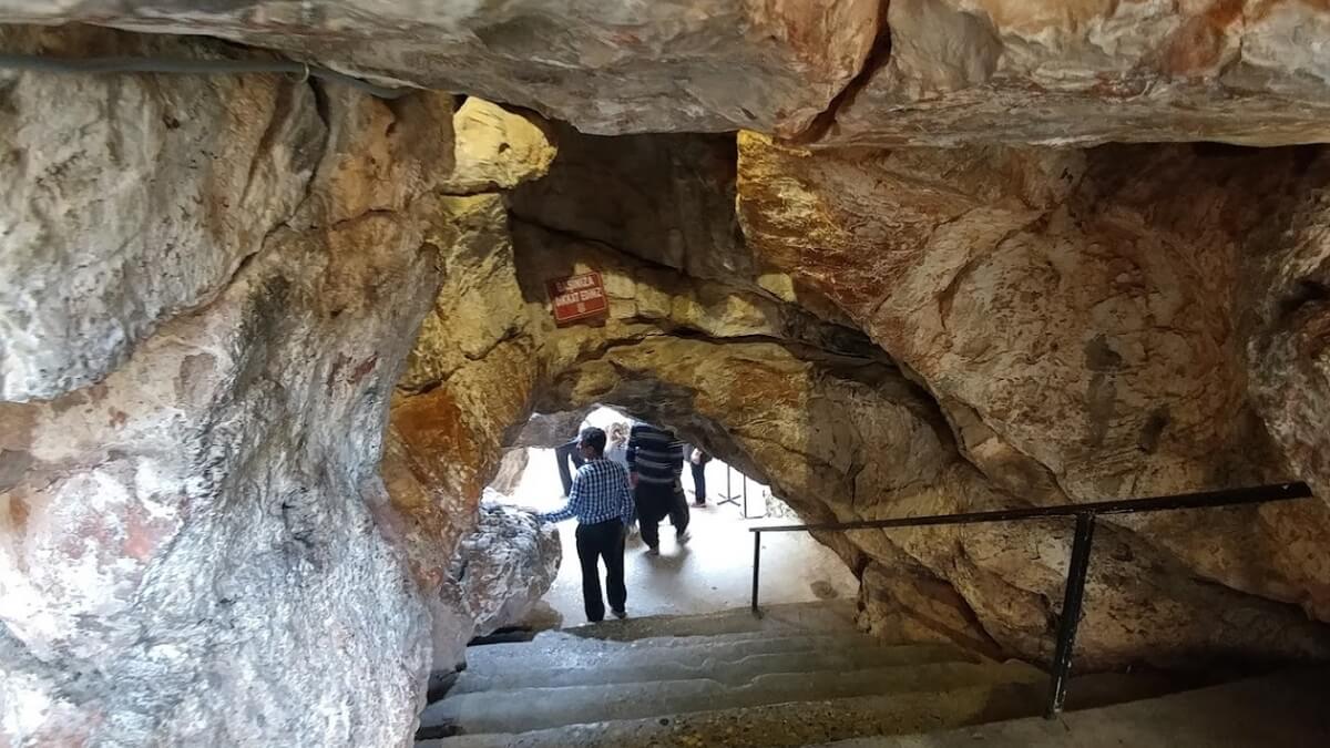 Тарсус Пещера Эшаб-и-Кехф (Eshab-ı Kehf Mağarası)