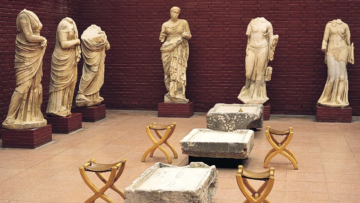 Археологический музей Измира (İzmir Arkeoloji ve Entografya Müzesi)